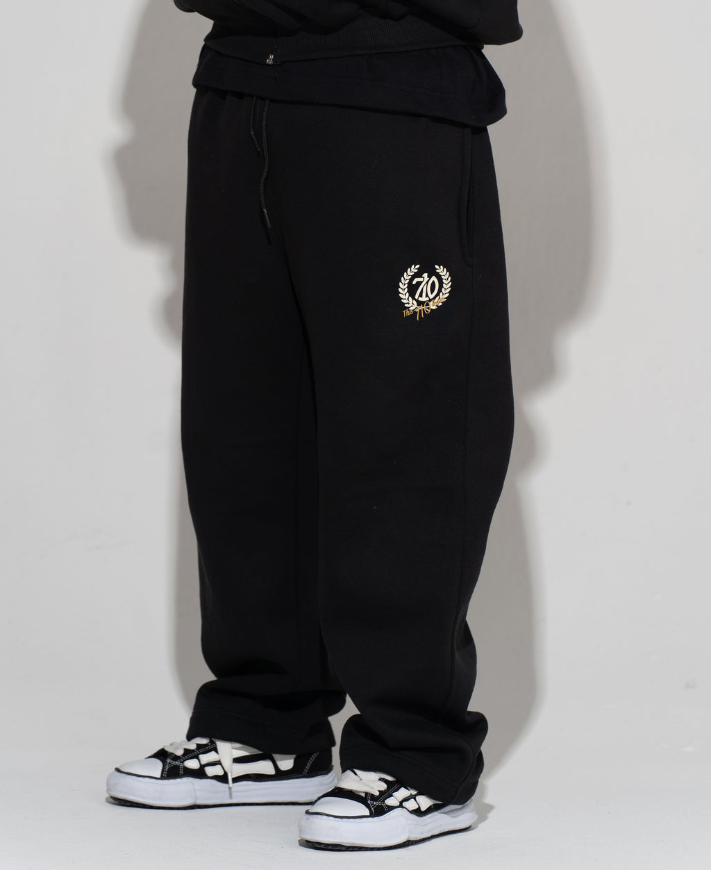 CALÇA MOLETOM “SCUDERIA” COR PRETA