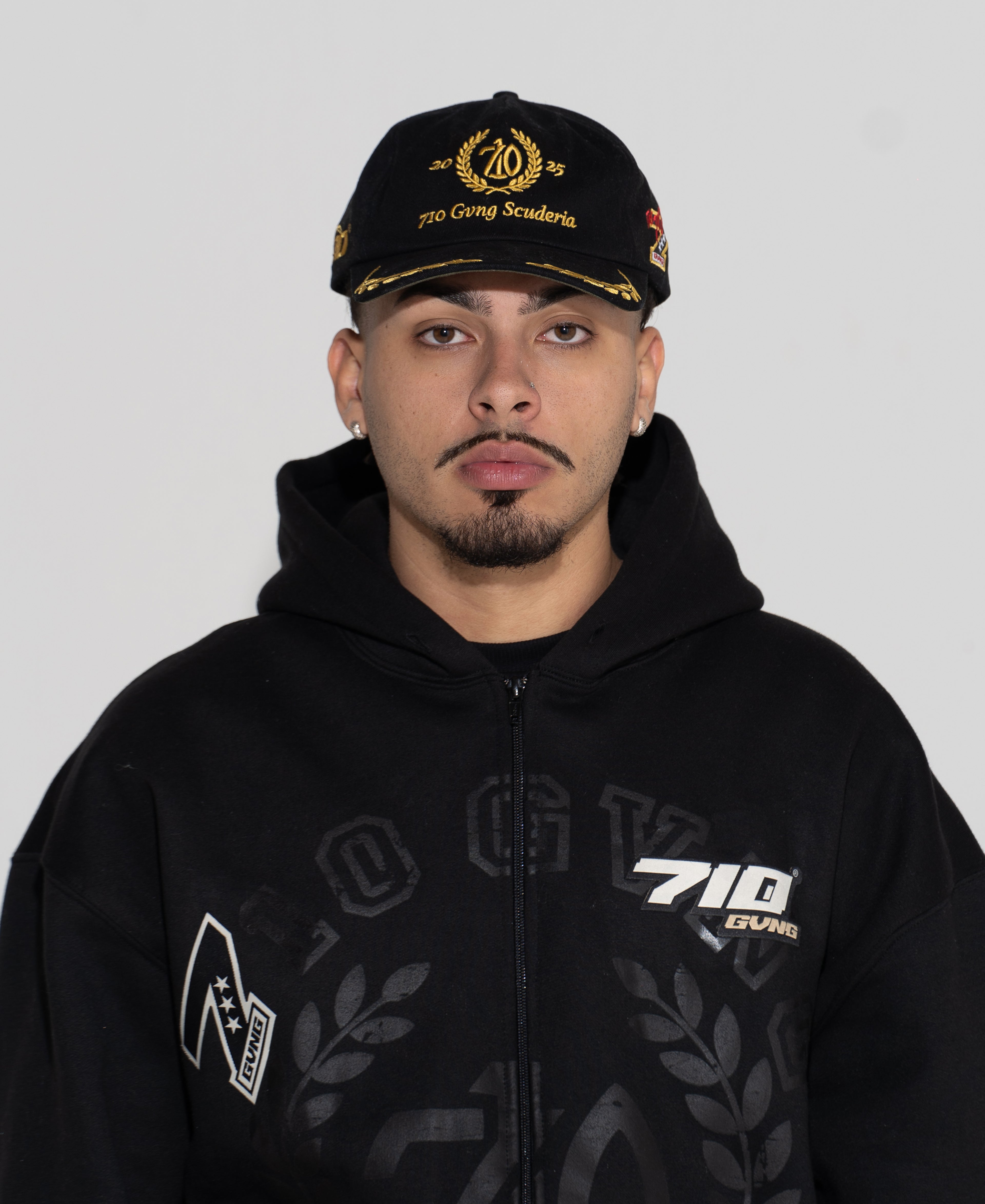 BONÉ "SCUDERIA" PRETO/DOURADO