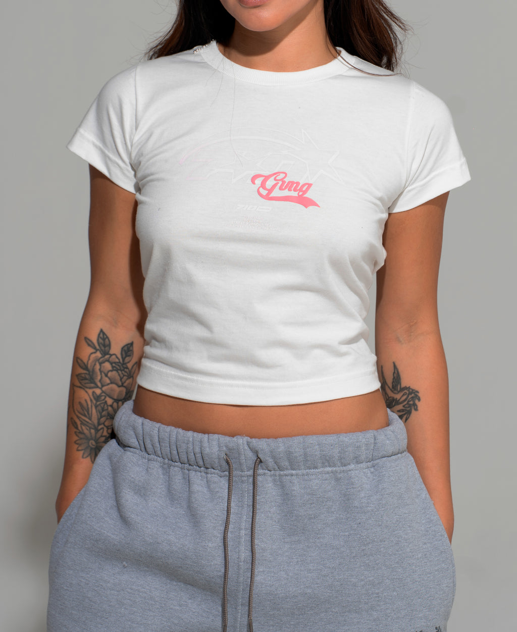 CAMISETA BABY TEE - "710"